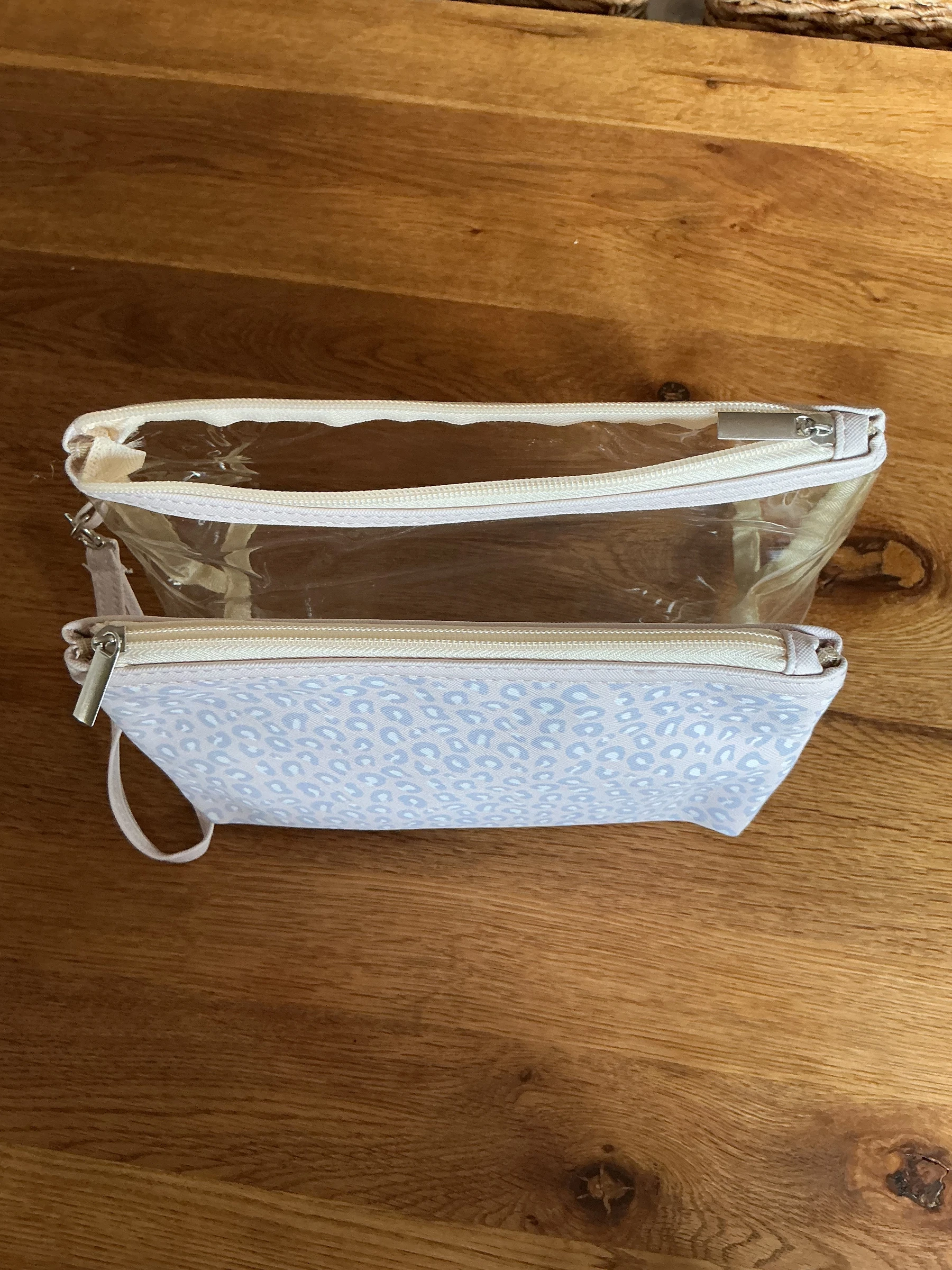 Two toiletries kits – photo 5